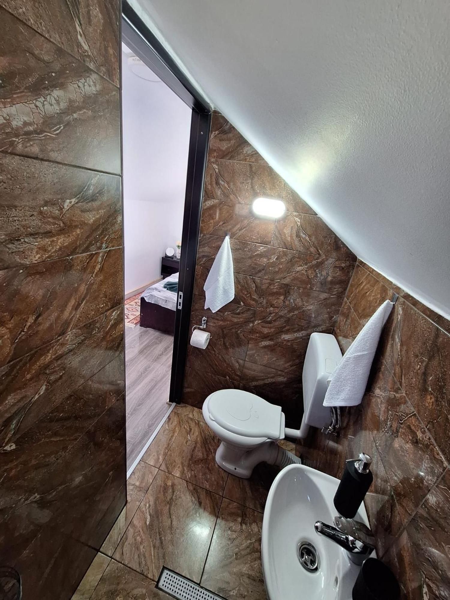 La 3 Stejari, Calimanesti Hotel Salatrucel Kültér fotó